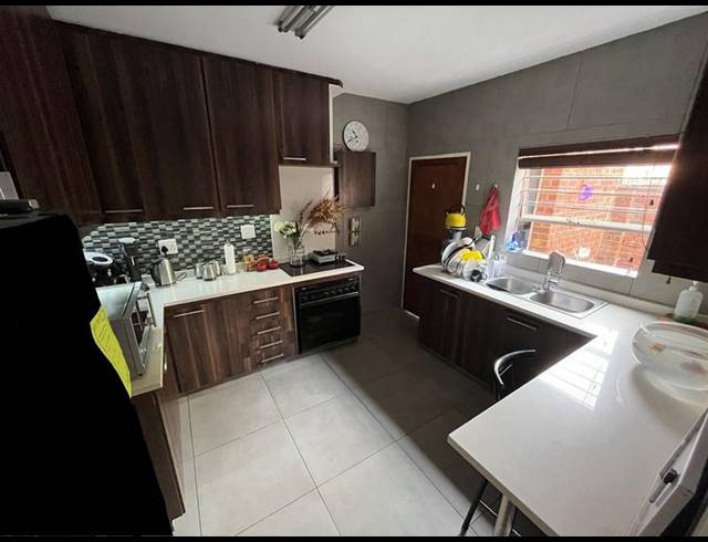 3 BEDROOM TOWNHOUSE FOR SALE IN BEDFORD GARDENS